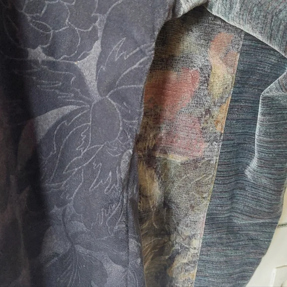 Unique Velvet Shacket - Picture 4 of 6